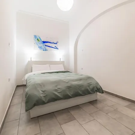 Benedetta Flat- Stylish & Cozy Rm