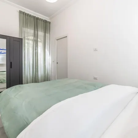 Benedetta Flat- Stylish & Cozy Rm